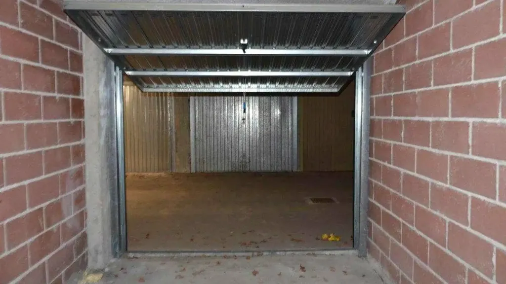 Garage - Apartment with Ski Access in Ovindoli