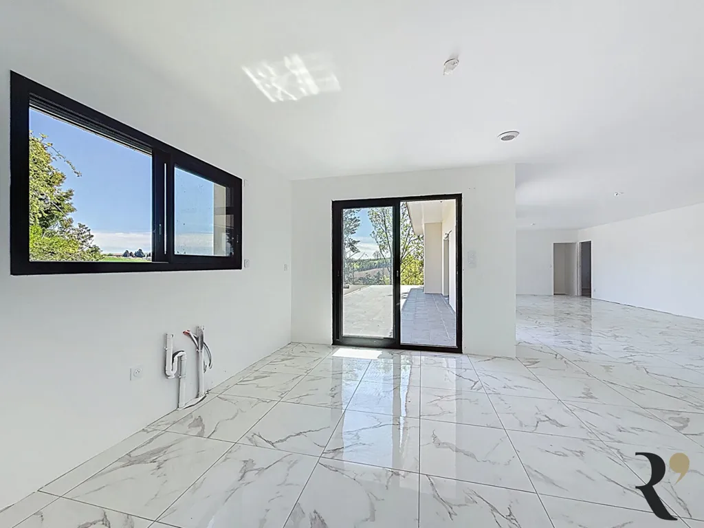 Pièces - Maison Contemporaine avec Piscine à Verfeil