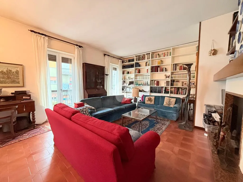 Séjour - Apartment with Balcony and Garden in Brescia