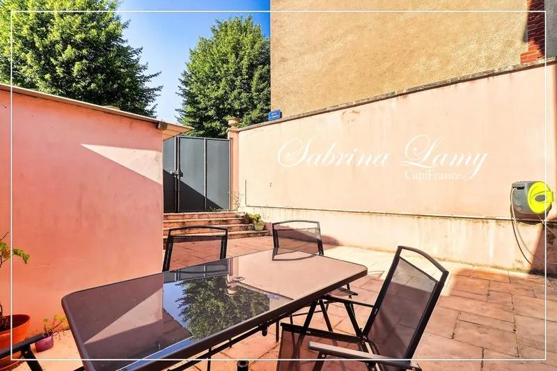 Terrass - Triplex House with Courtyard in Vertus Centre