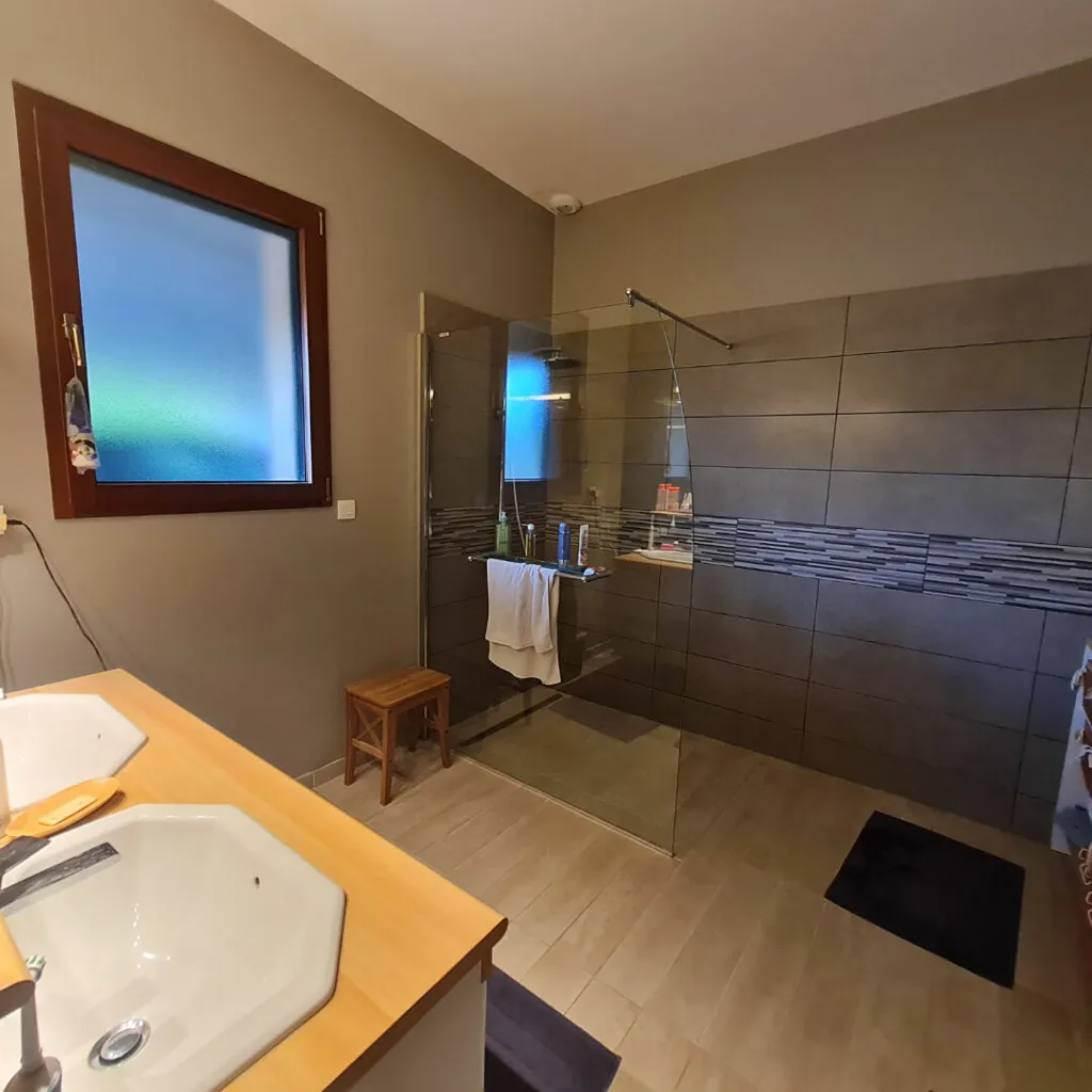 Bagni - Architectural House with Garden in Cintre