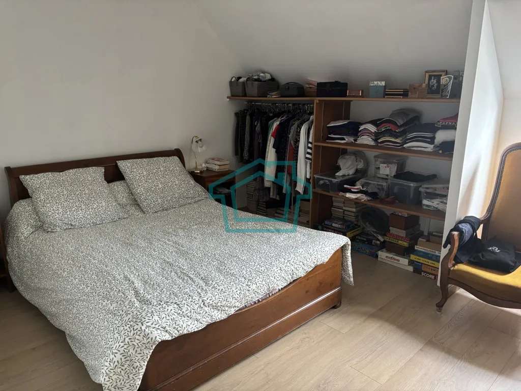 Chambres - Maison Individuelle avec Double Garage dans un Environnement Calme