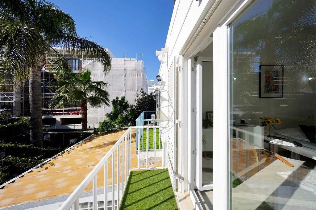 Balcony - 2-Bedroom Villa with Private Garden in Albufeira