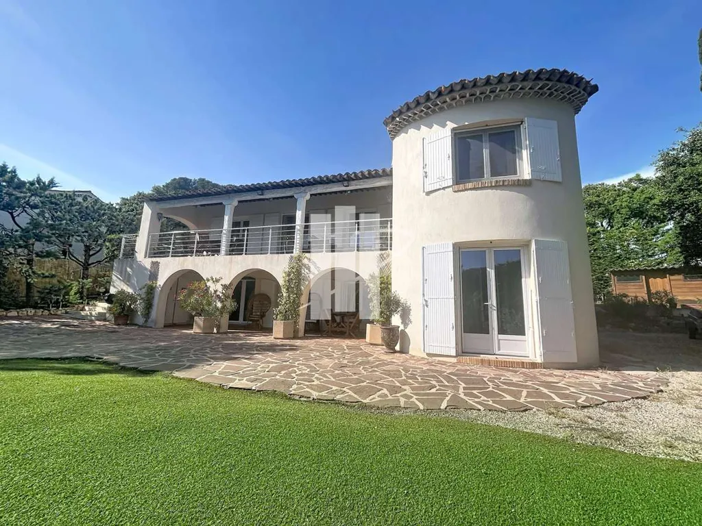 Extérieur - Villa avec Piscine Chauffée à Boulouris