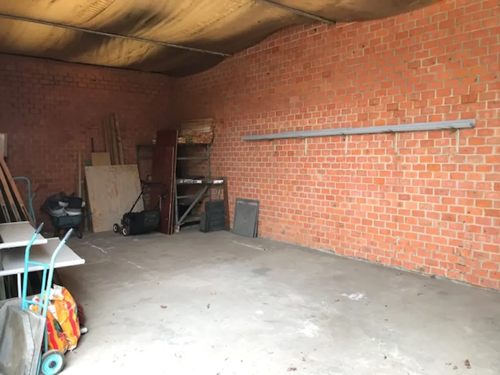 Garage - Villa avec Stalles à Laarne