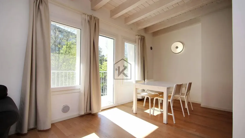 Salle à manger - Bright Triplex with Balcony in Milan