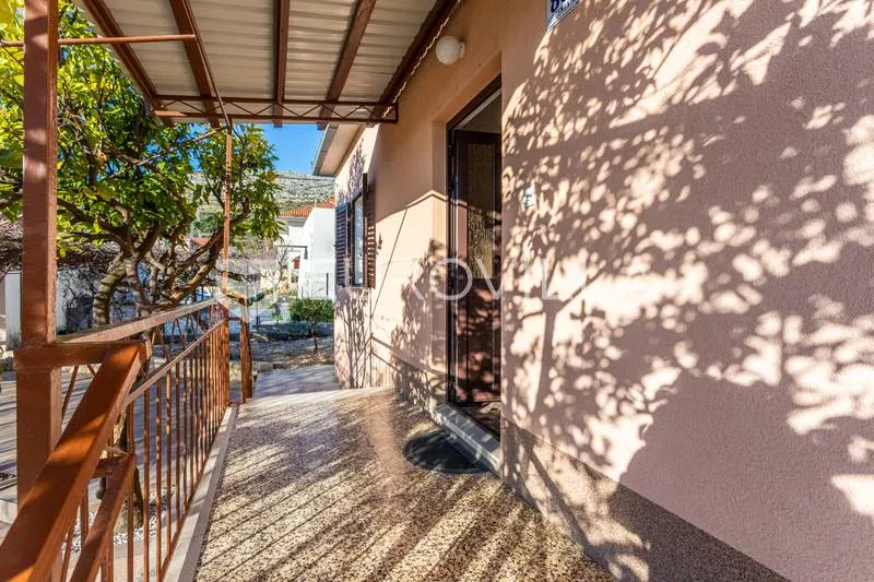 Toad - Two-Bedroom Apartment with Terrace in Trogir