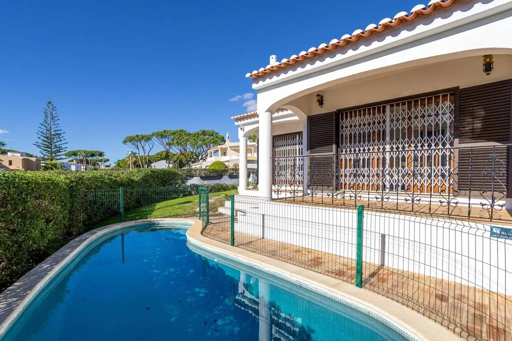 Bassein - Moorish Villa with Pool in Vilamoura