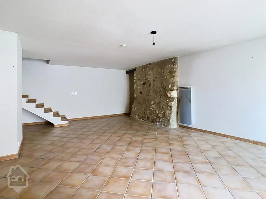 Séjour - Maison de Village avec Cour et Terrasse à Senas