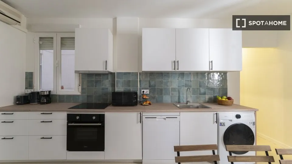 Cuisine - Shared Room with Kitchen in Arapiles, Madrid