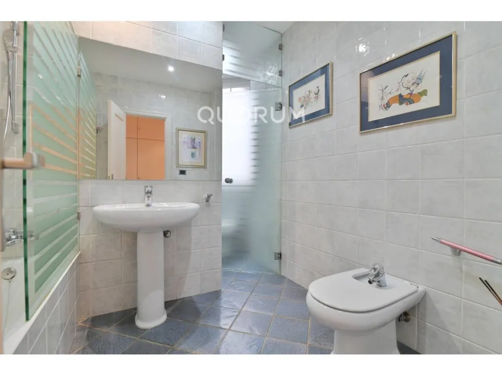 Salles de bain - Señorial Flat with Park Views in Abando, Bilbao