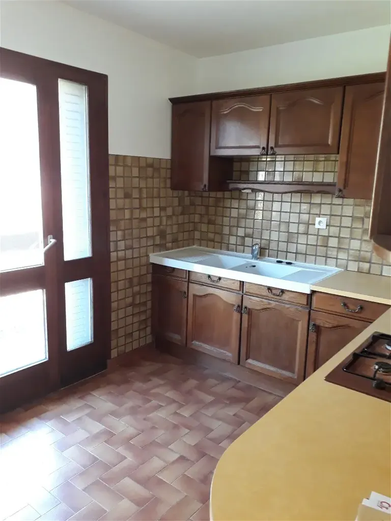 Kitchen - 3-Bedroom Apartment with Balcony in Sallanches