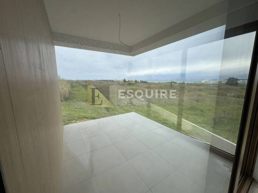 Terrasse - Luxury Penthouse with Sea View in Nin