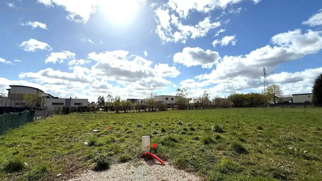 Aed - Viabilised Plot in Quiet Setting
