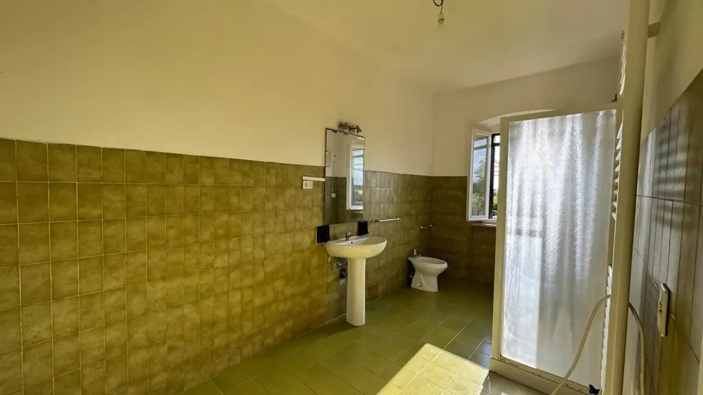 Salles de bain - Quadrilocale with Private Parking in Rosignano Marittimo