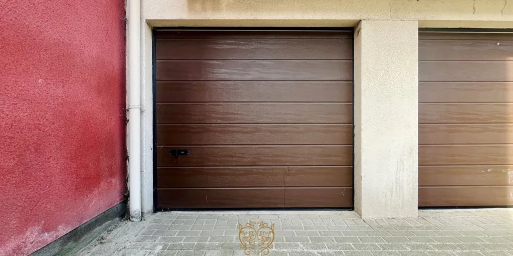 Garage - Renovatable Apartment with Garage in Niel