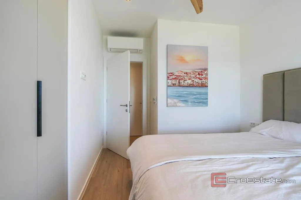 Magamistoad - Modern Seafront Apartment in Trogir