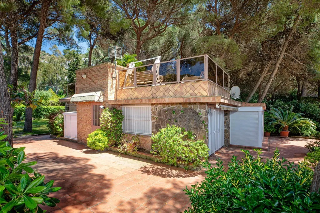 Terrazza - Seafront Estate with Beach Access in Almadraba