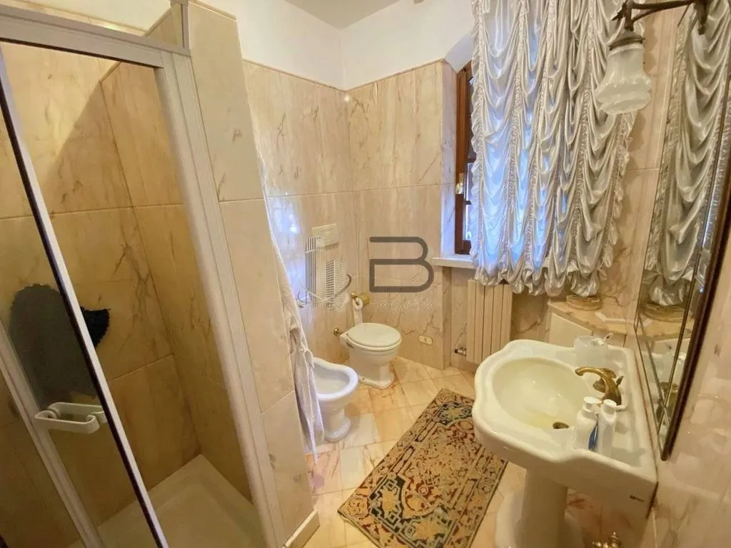 Bagni - Villa con giardino privato a Marina di Carrara