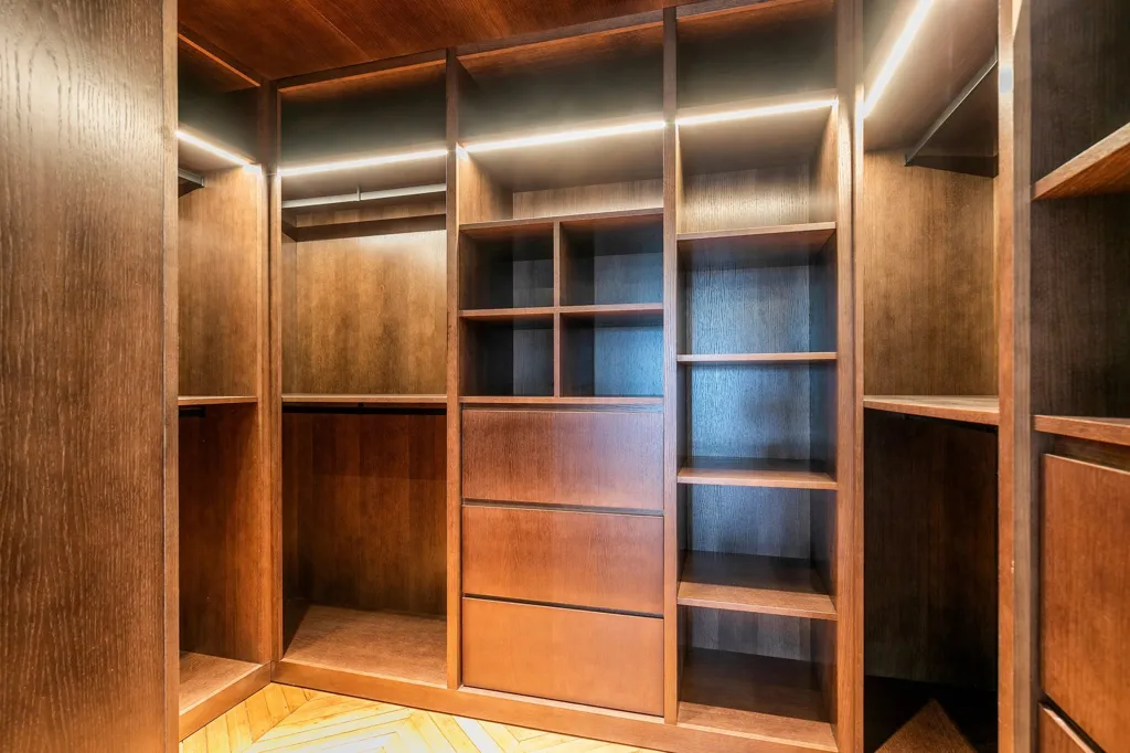 Pièces - Appartement Rénové avec Vue sur la Tour Eiffel à Paris 16e