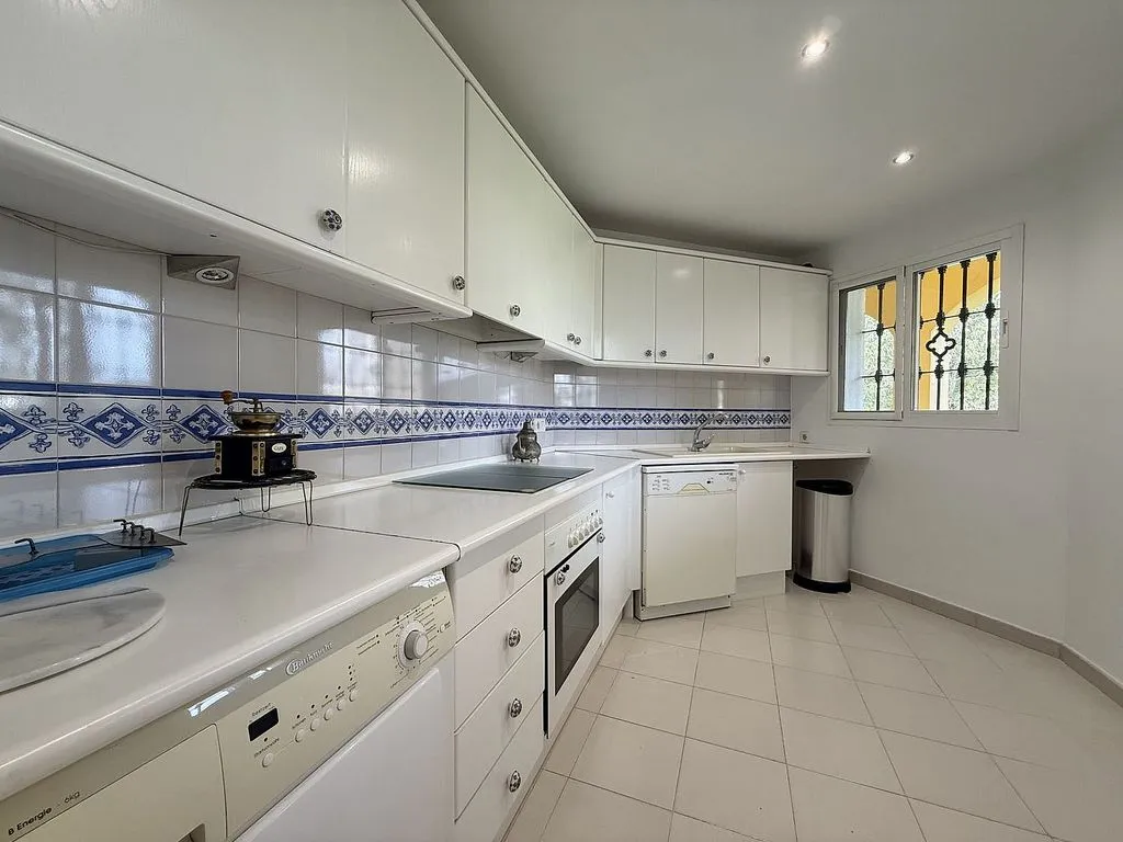 Kitchen - Apartment with Pool and Golf View in Guadalmina Alta