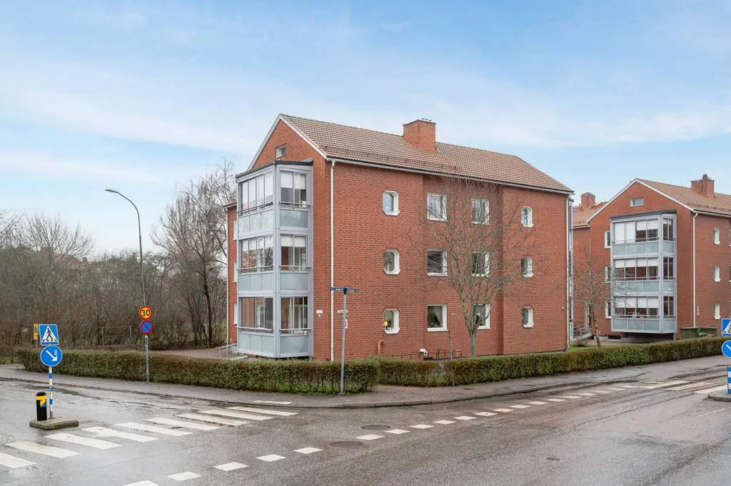 Exterior - Renovated Apartment with Balcony in Södermanland
