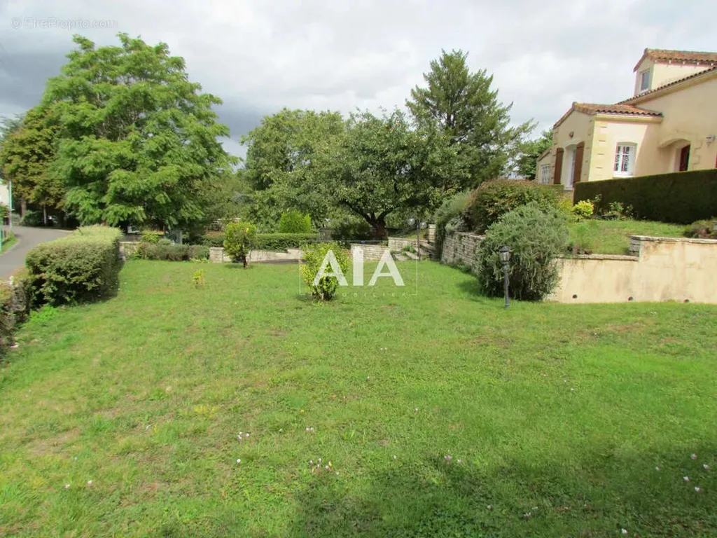 Jardin - Maison Atypique avec Vue sur Rivière à Ruffec