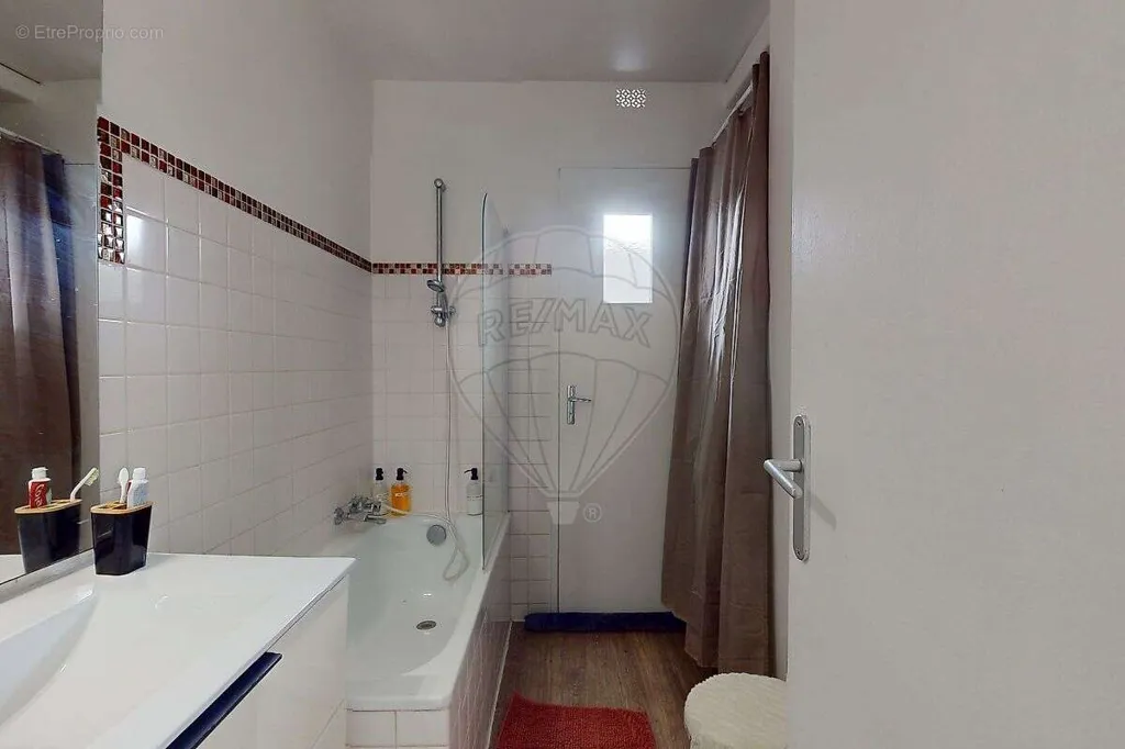 Bagni - South-Facing Flat with Balcony in Olivet