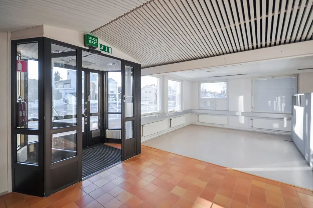 Entrée - Commercial Space with District Heating in Ylitornio