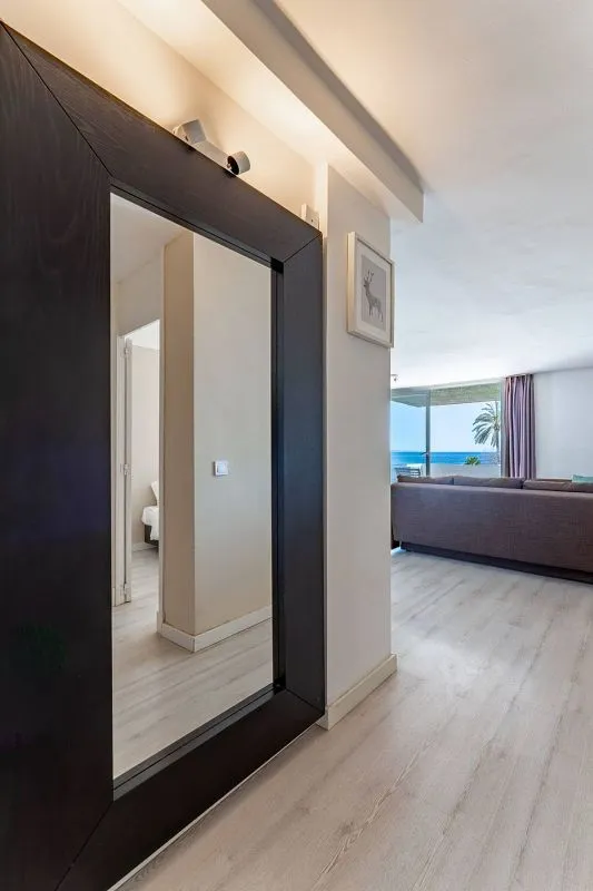 Esik - Seafront Apartment with Balcony in Magaluf