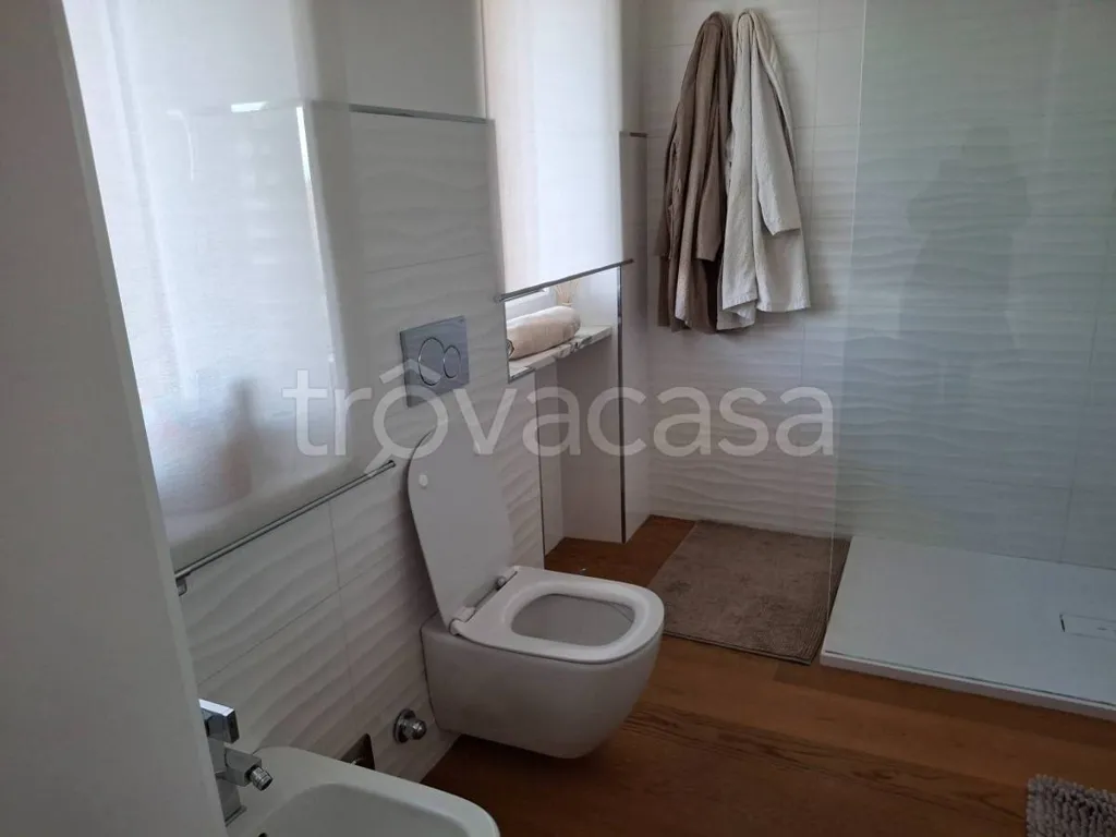 Salles de bain - Rustic-Style Apartment with Mountain View in Orbassano