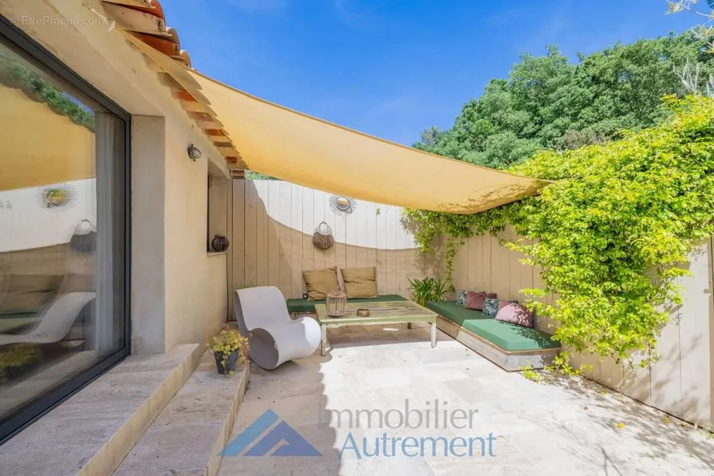 Terrass - Charming Property with Pool in Puyricard