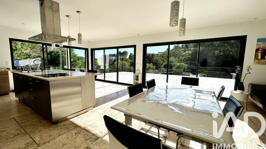 Cuisine - Villa Contemporaine avec Vue Panoramique à Gémenos