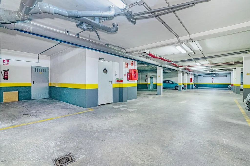 Garage - Apartment with Terrace in Albayda, Granada