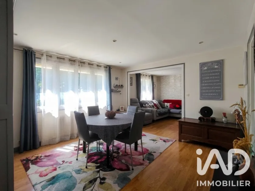 Sala da pranzo - House with Garden and Garage in Évreux