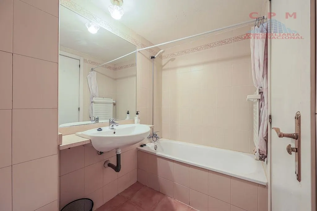 Vannitoad - Furnished Apartment with Pool in Adelfas