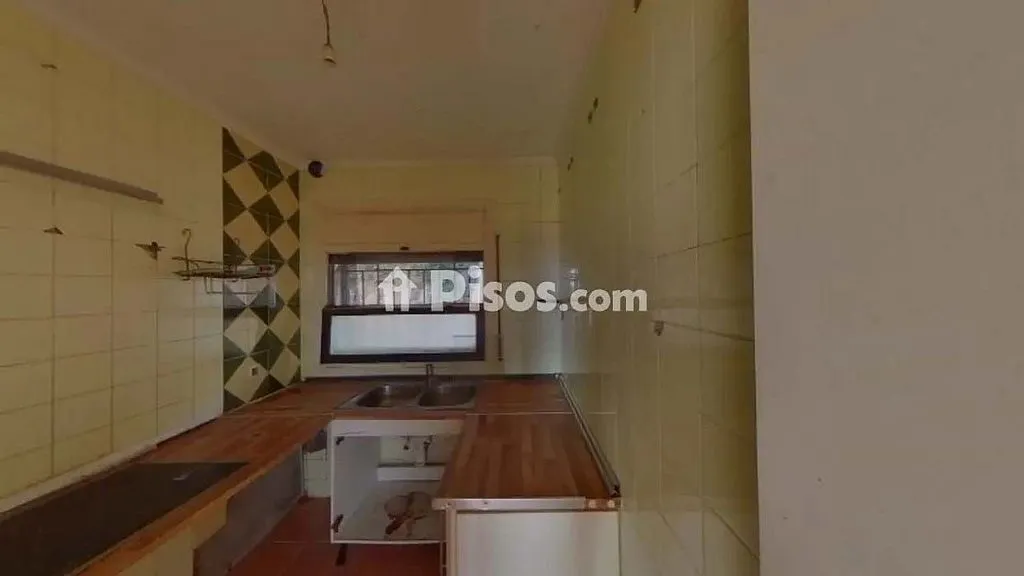 Köök - Three-Bedroom House near Blanes Beach