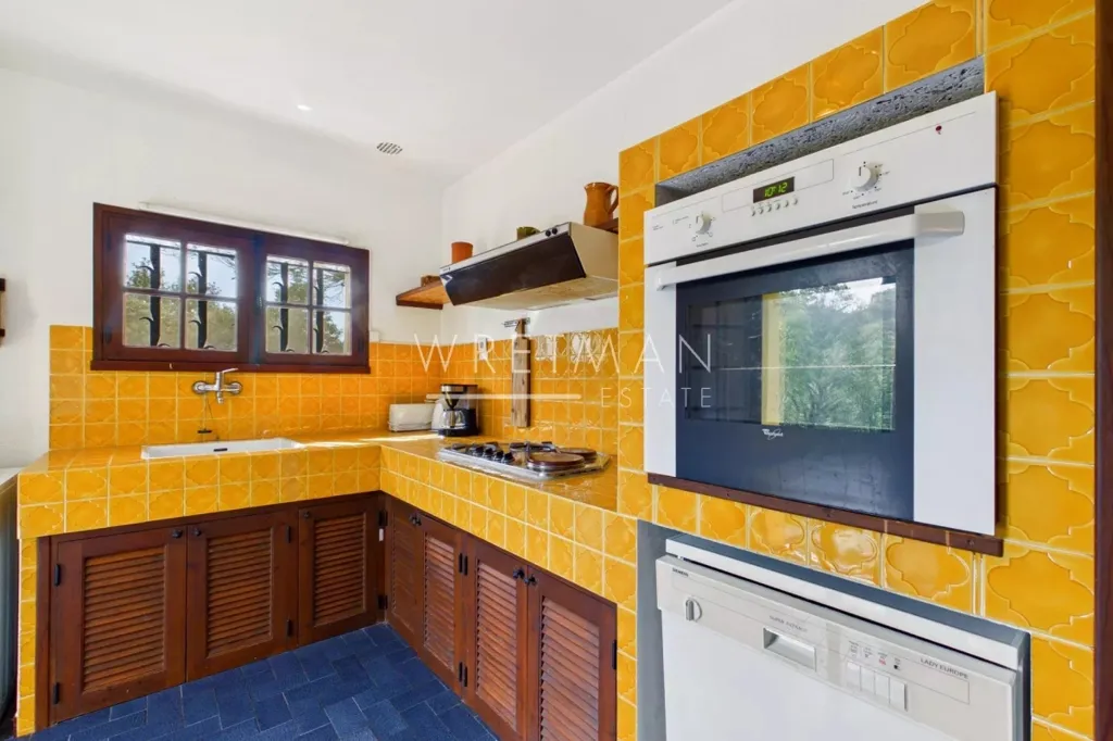 Cuisine - Maison avec Vue sur la Campagne à Tourtour