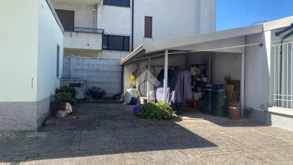 Aed - Bifamily Villa Portion with Balcony in Parabiago