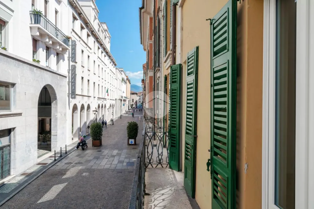 Balcon - Quadrilocale with Terrace in Brescia Centre