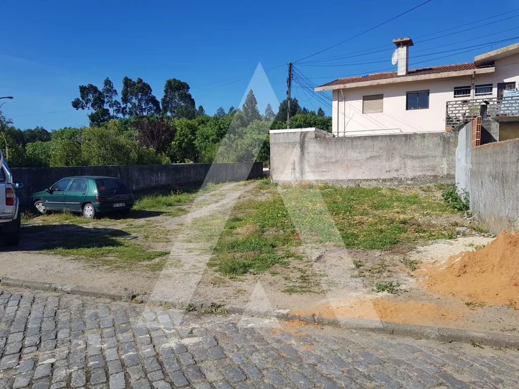 Jardin - Construction Plot with Two Frontages in Ovar City Centre