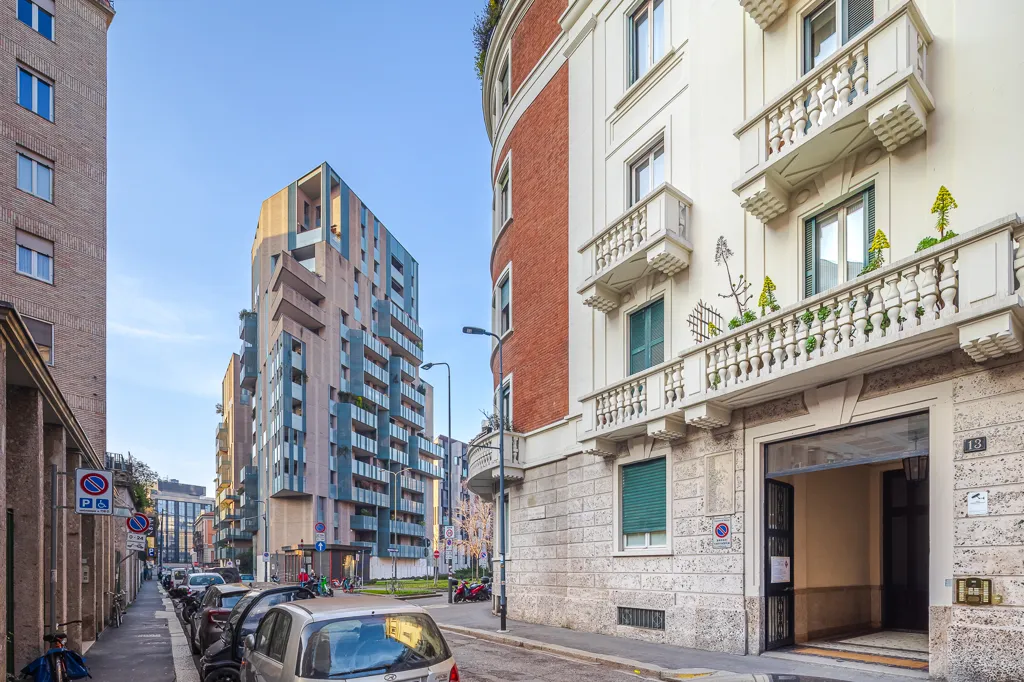 Välivaade - Office with Conversion Potential in Milan