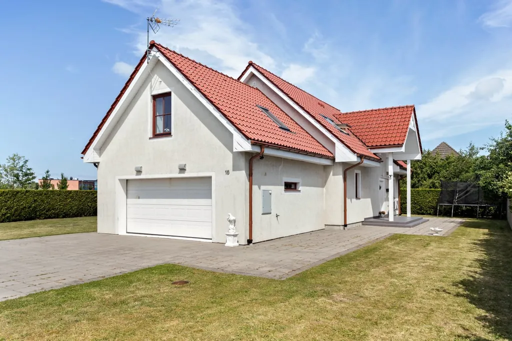 Extérieur - Corner Plot Stone House with Garden in Quiet Location