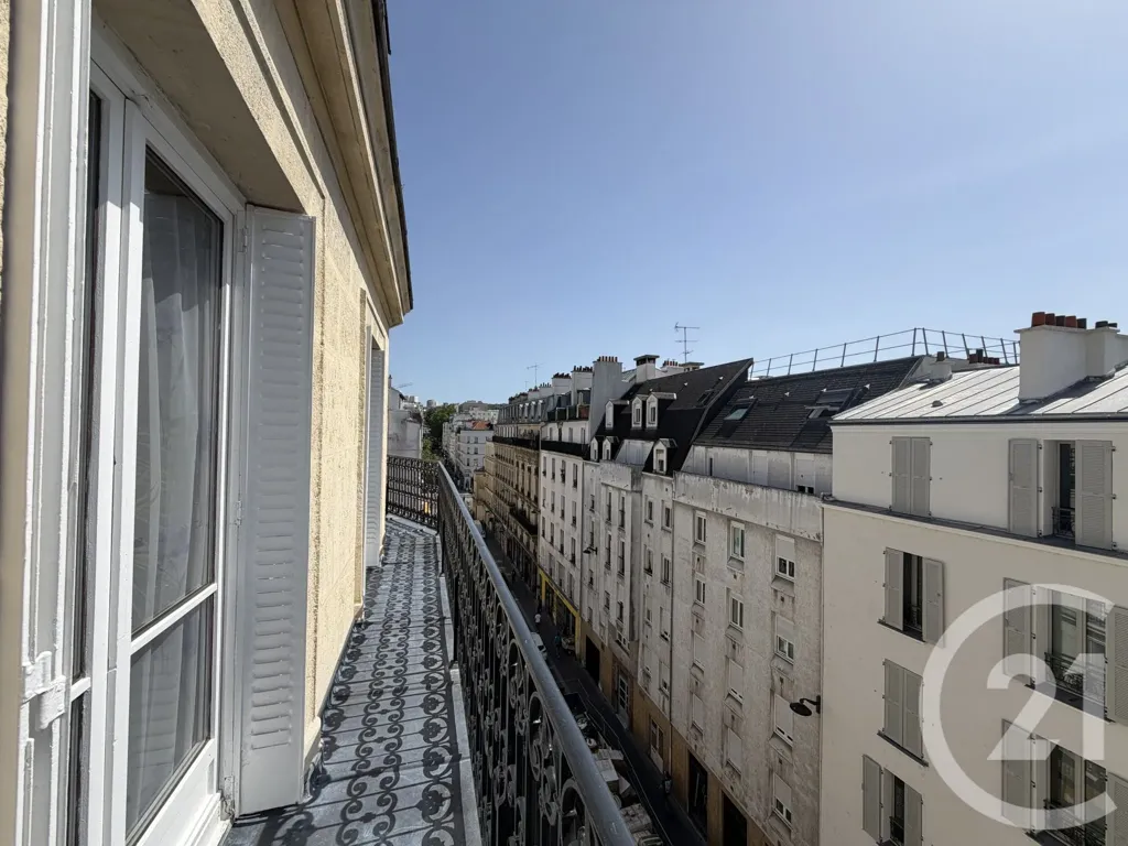 Rõdu - 6-Piece Parisian Flat with Balcony in 19ème
