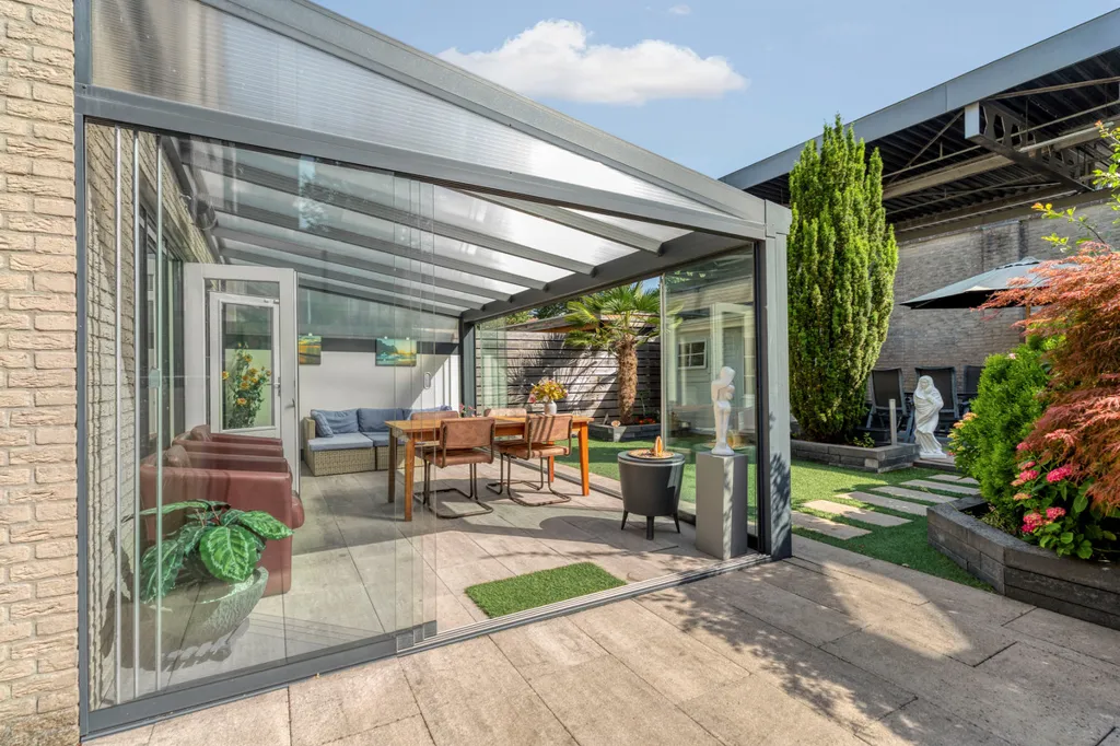 Terrasse - Semi-detached House with Garden in Almere