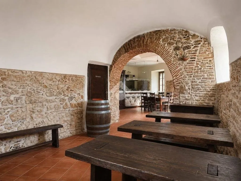 Stanze - 6-Bedroom House with Historic Setting in L'Aquila