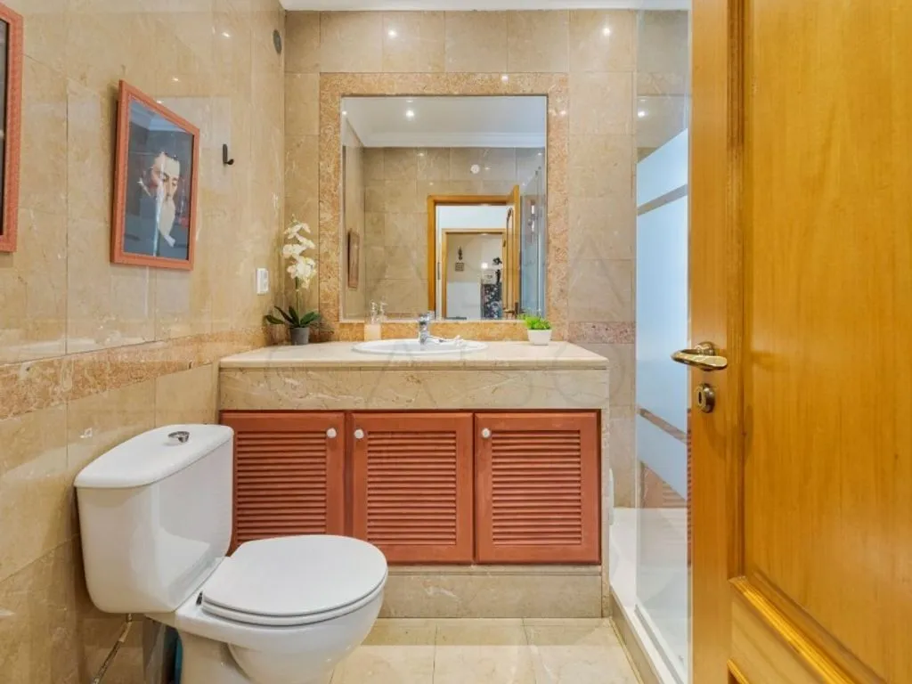 Salles de bain - Luxury Flat with Balcony in Azeda, Setúbal