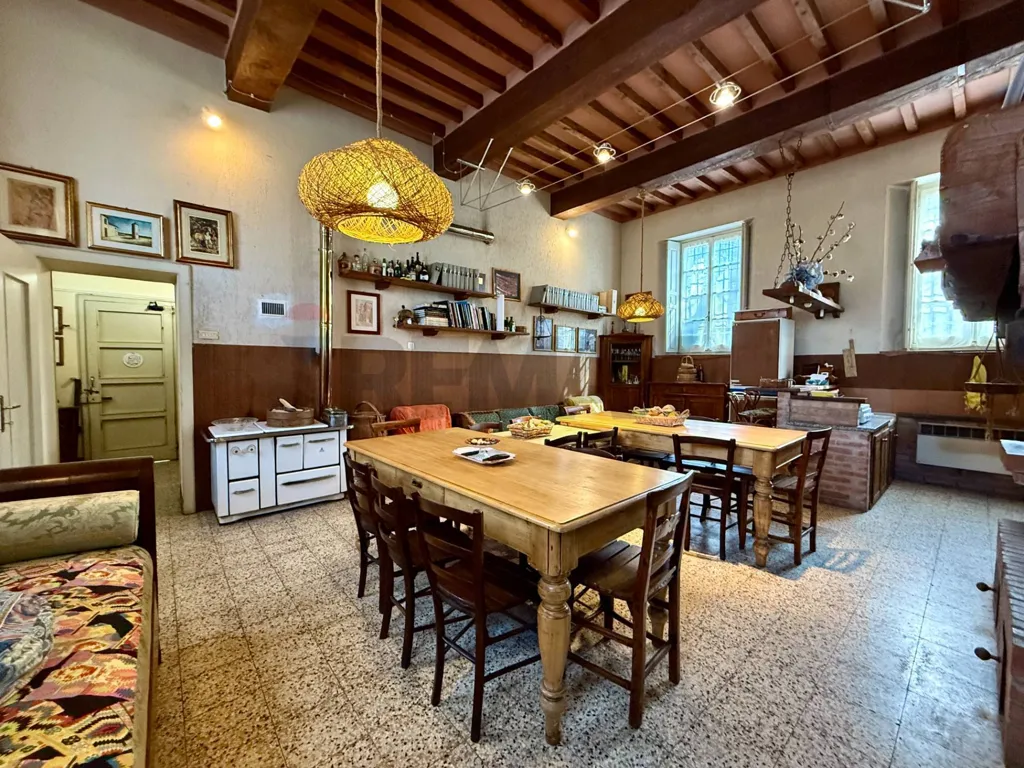 Sala da pranzo - Rustico storico con piscina a Cappella De' Picenardi
