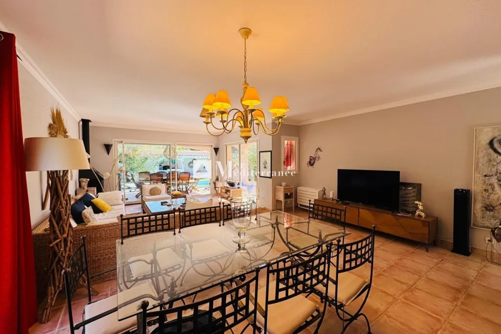 Dining Room - Villa with Mountain and Forest Views in Cavalaire