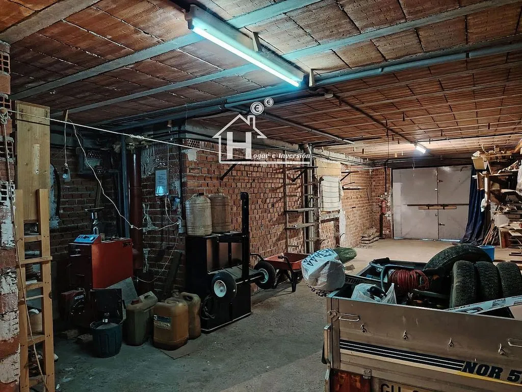 Garage - Chalet with Large Plot in Trijueque